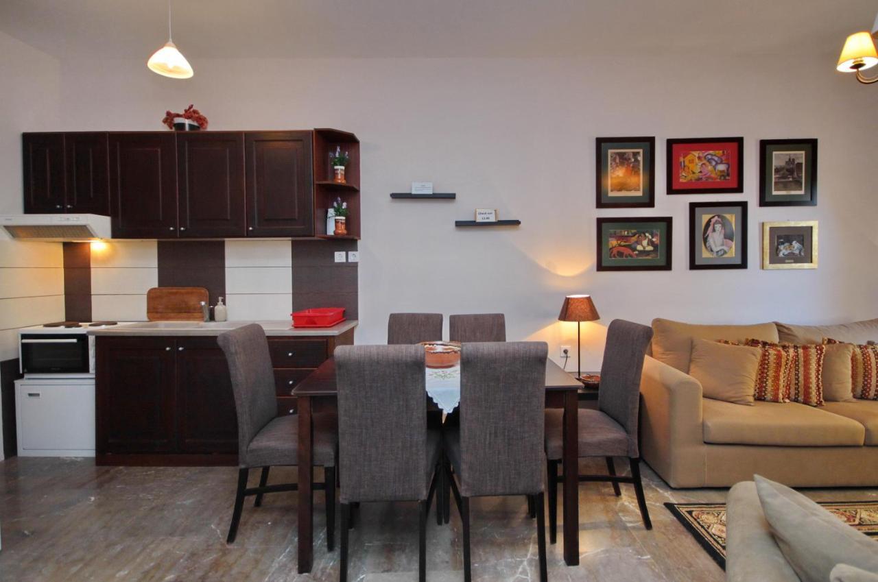 Two-Bedroom Apartment,1005021574:JPEG