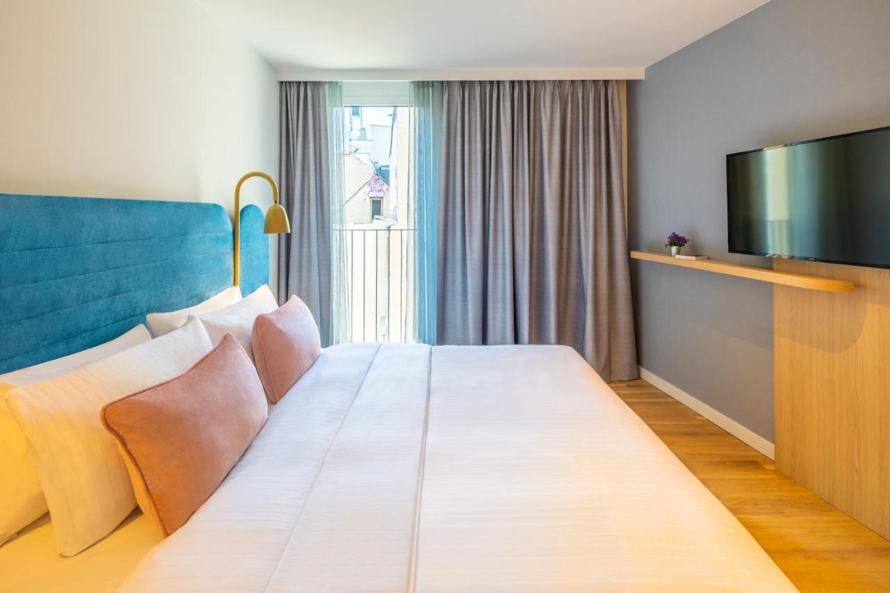 One-Bedroom Deluxe Apartment
