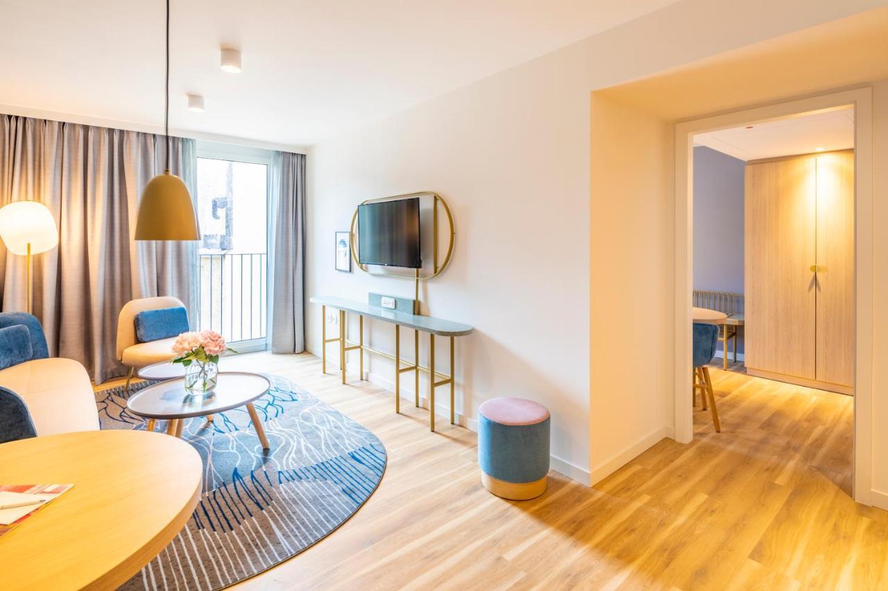 One-Bedroom Deluxe Apartment