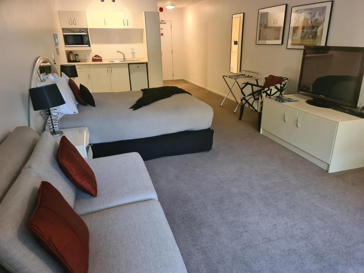 Deluxe Studio