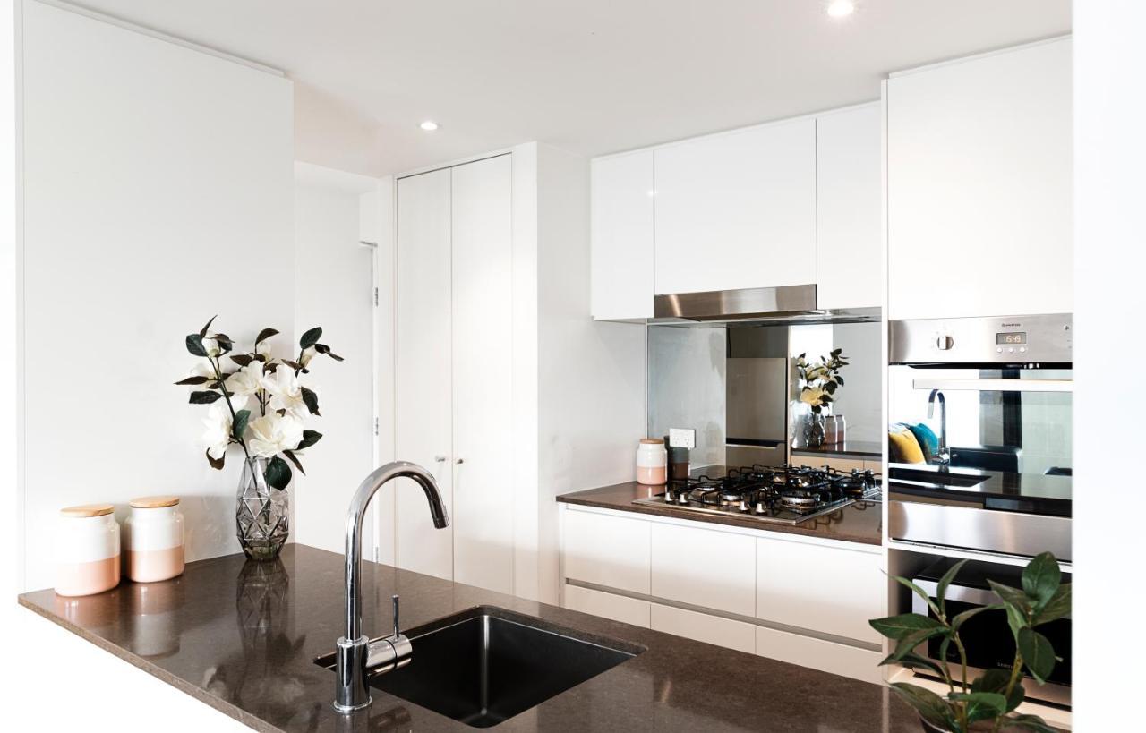 Premier Two Bedroom Apartment with Balcony,1083072325:JPEG