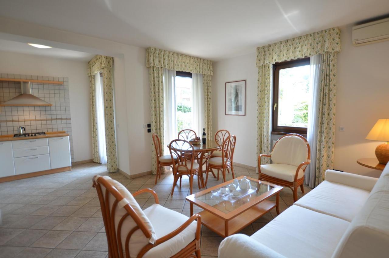 One-Bedroom Apartment Balcony,1038956140:JPEG