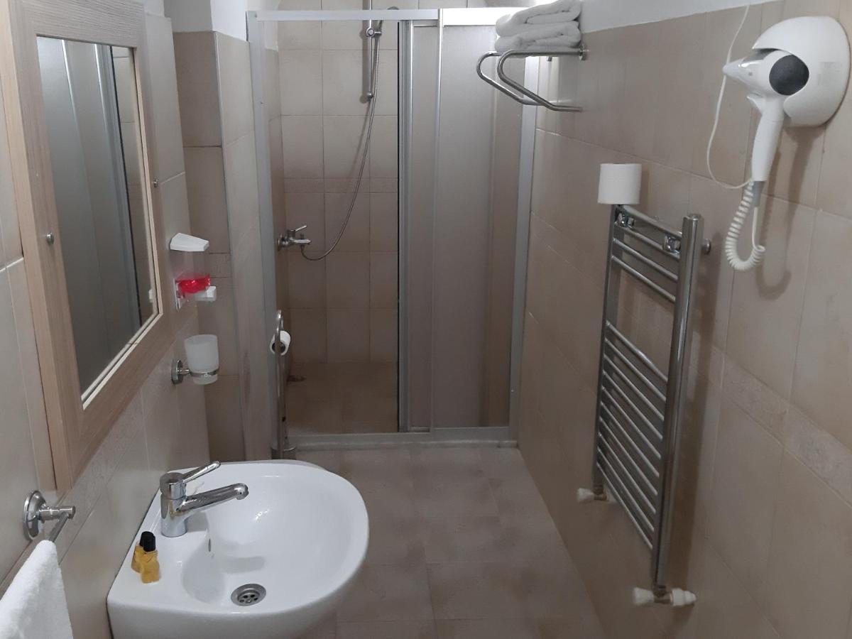 Economy Triple Room,1089783568:JPEG