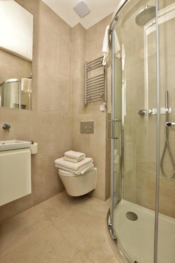 Top Floor One-Bedroom Apartment - Split Level,1056053251:JPEG