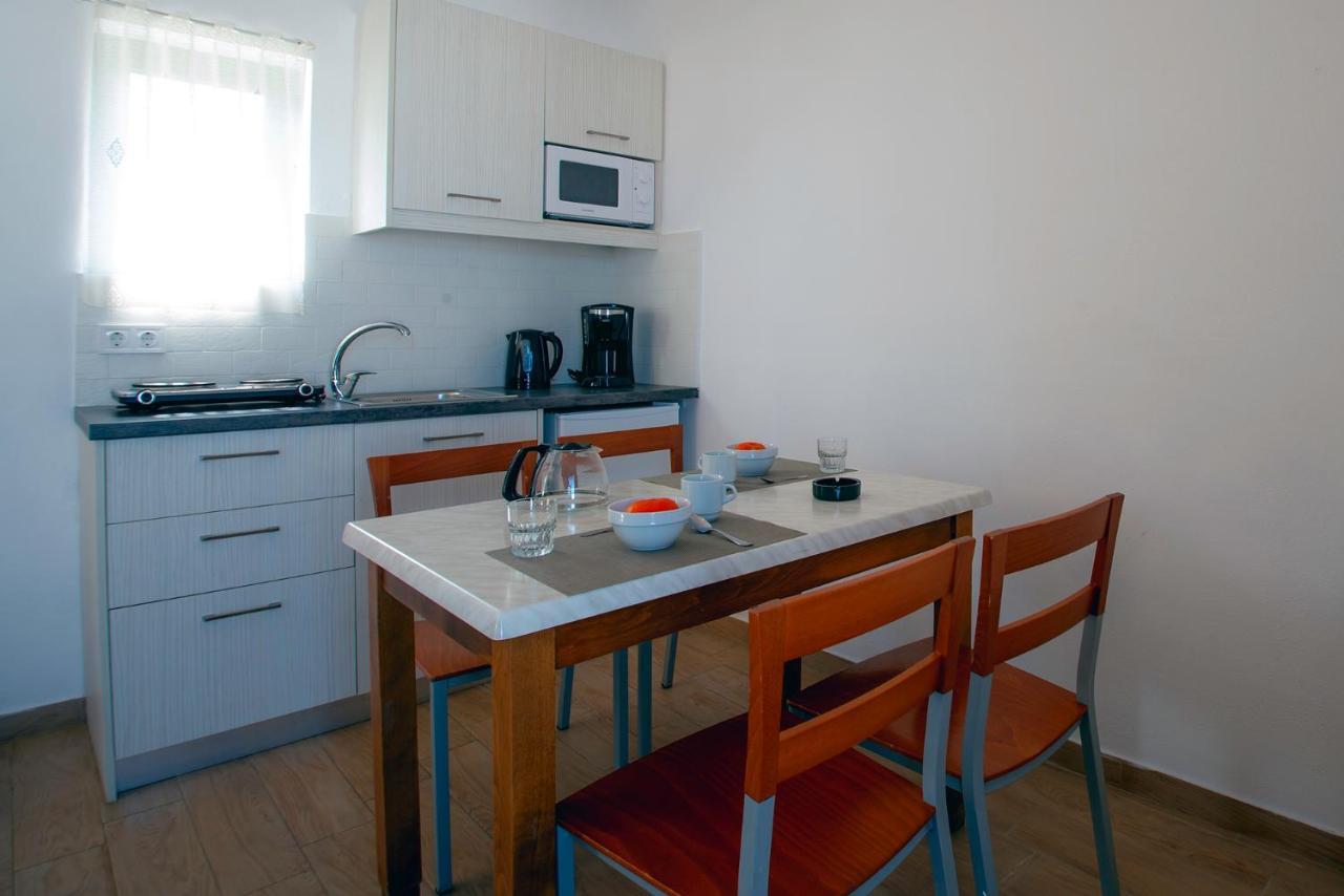 Superior One-Bedroom Apartment,1077409684:JPEG