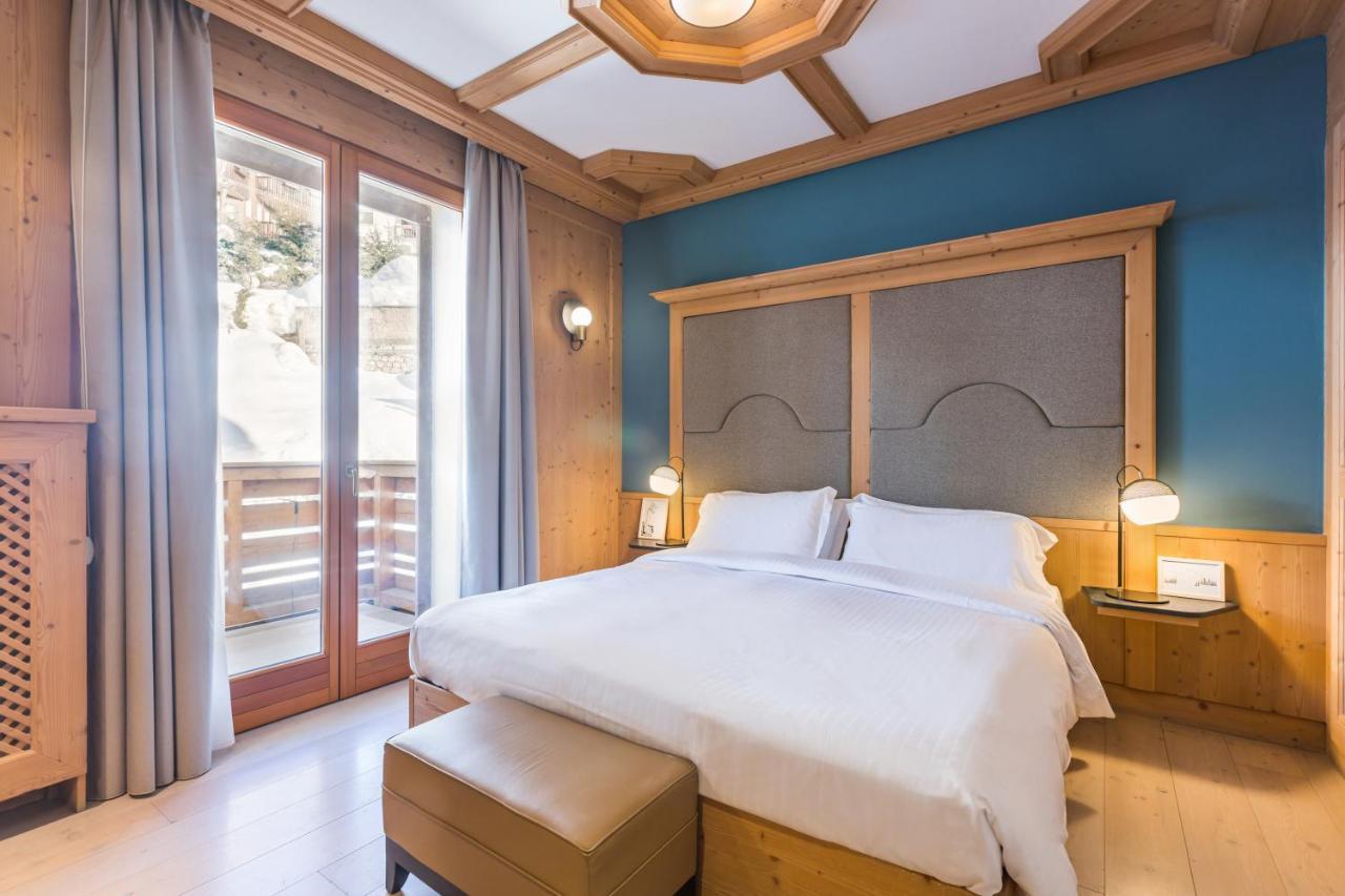 One-Bedroom Apartment with Cristallo Mountain View