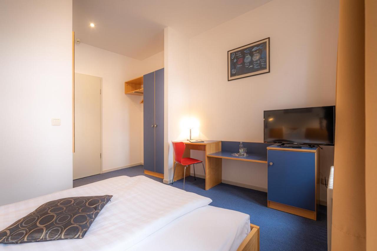 Single Room,1530344740:JPEG