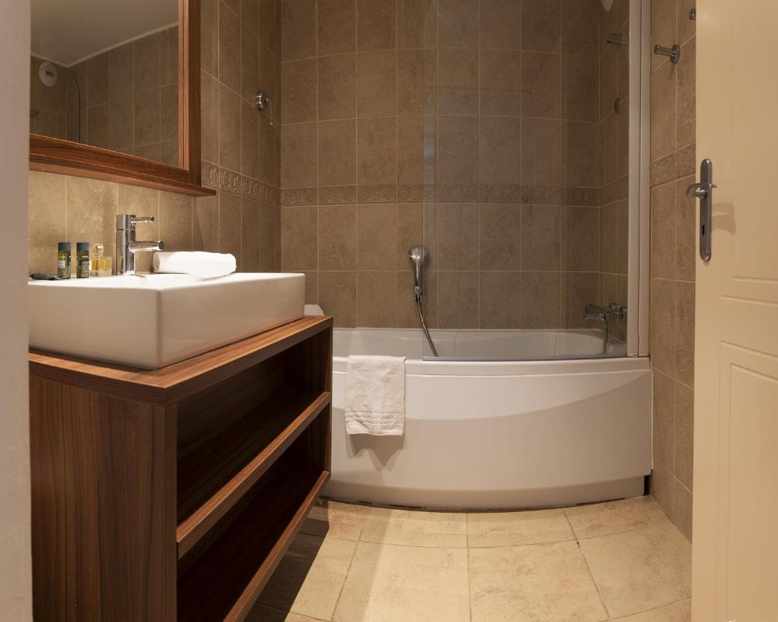 Two-Bedroom Apartment,1090111788:JPEG