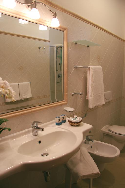 Standard Double Room,377172256:JPEG