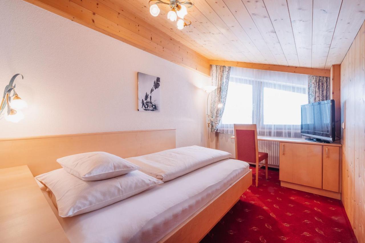 Single Room,1541753836:JPEG