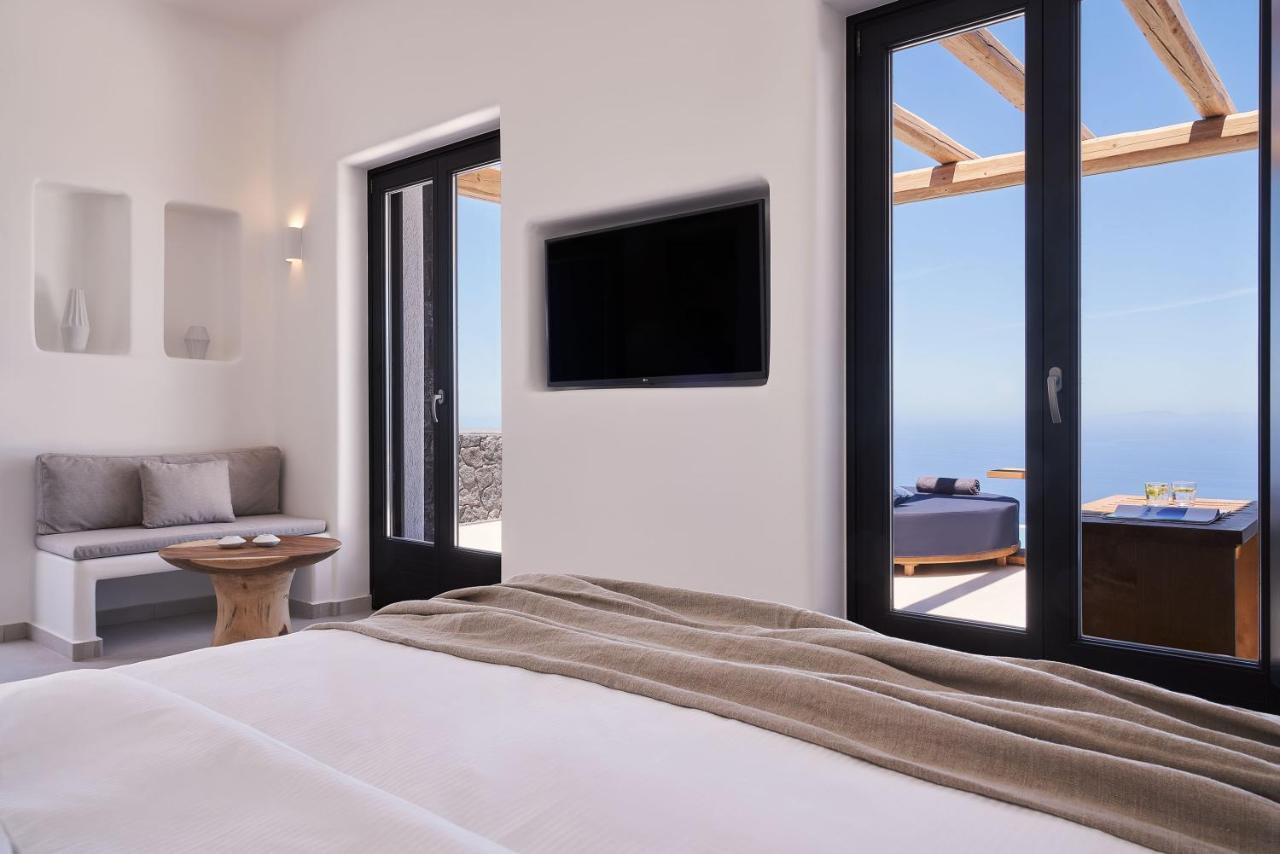Honeymoon Suite with Infinity Pool and Sea View