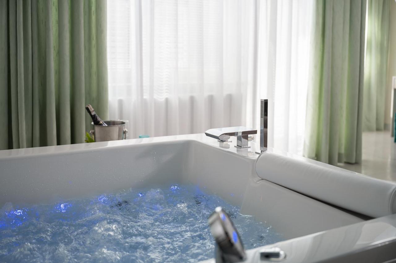 Superior Apartment with Kitchenette and Jacuzzi