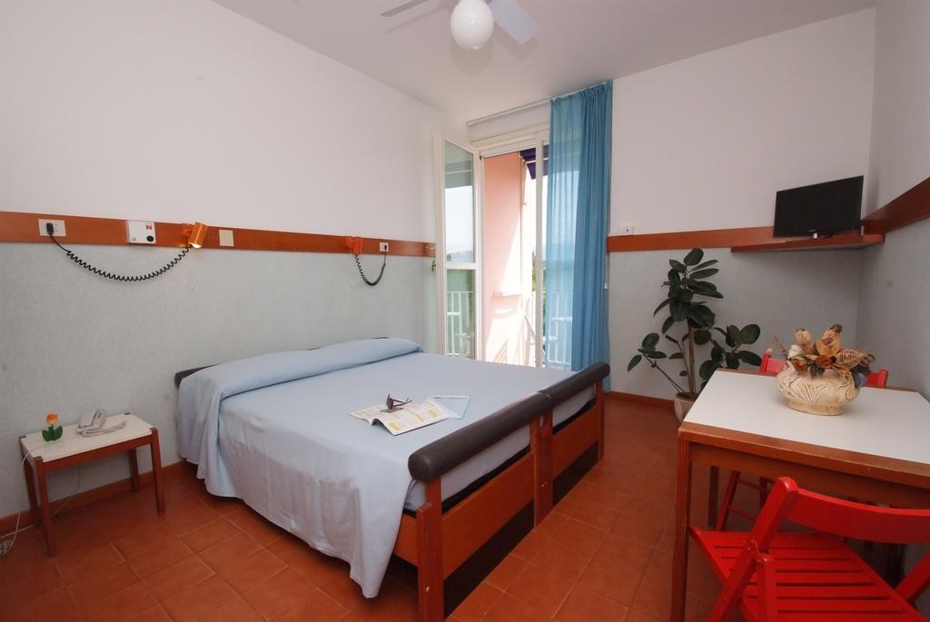 Studio (3 Adults)