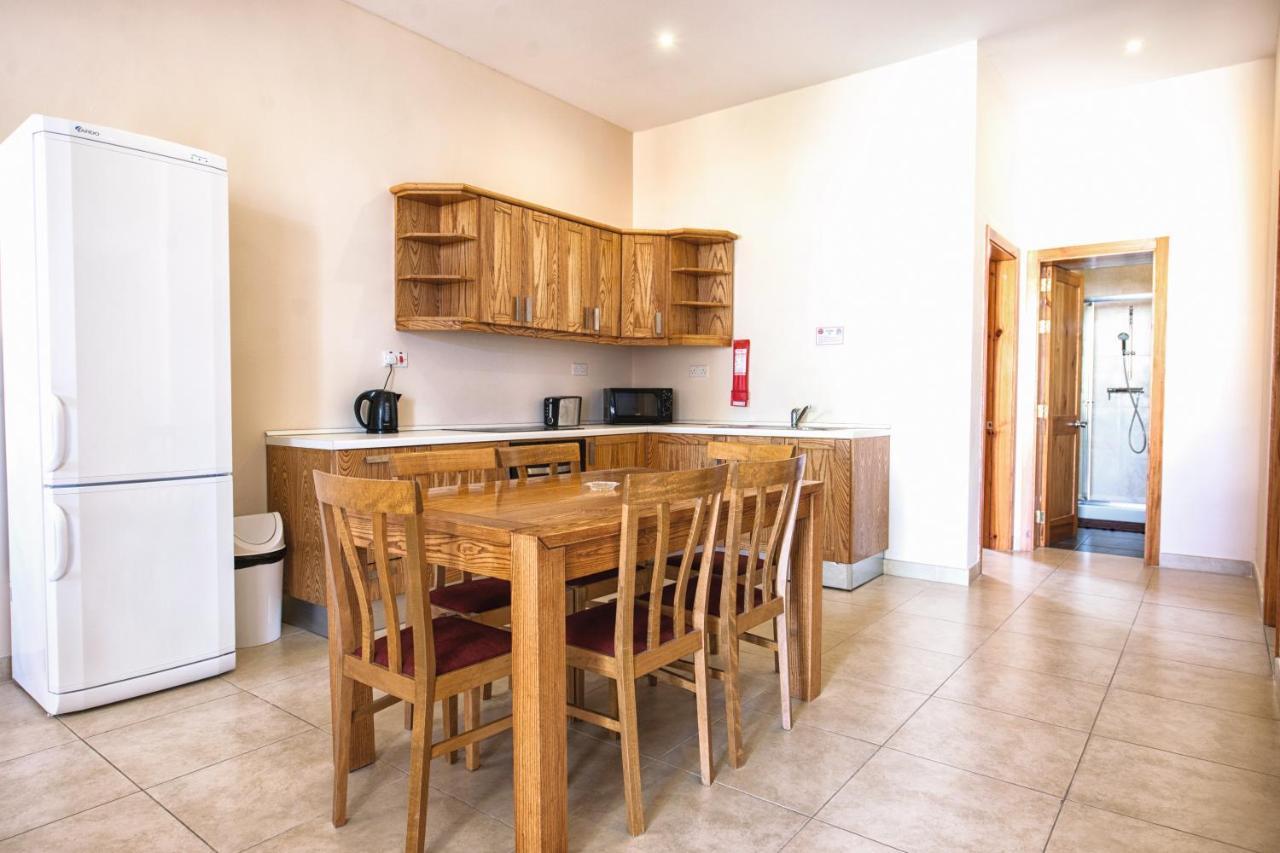 Twin Room in Shared Comfort Apartment with Common Bathroom