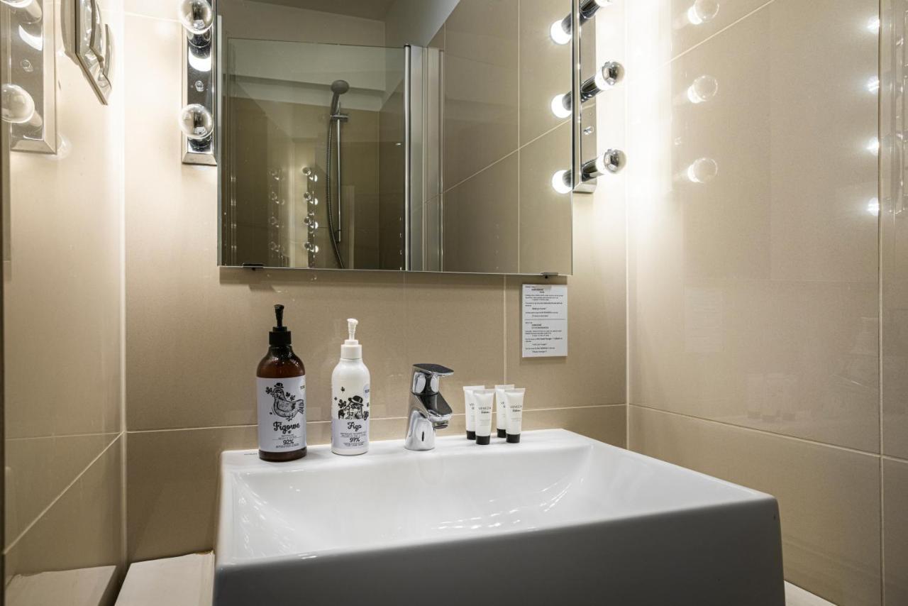 One-Bedroom Apartment,1168302067:JPEG