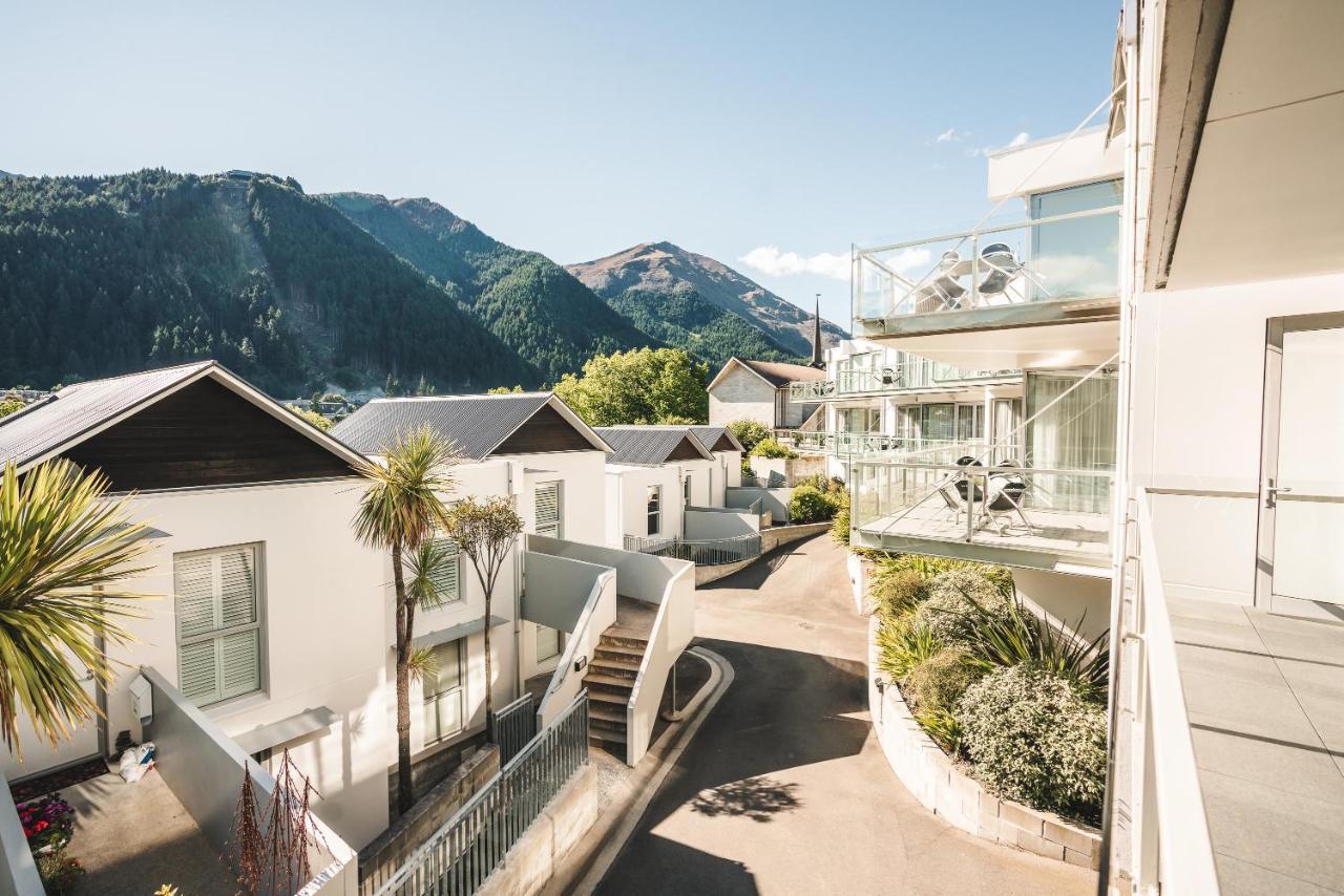 Apartment with Mountain View