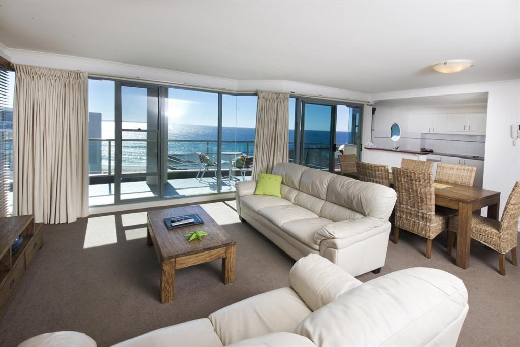 Deluxe One-Bedroom Apartment (Floors 7-9)