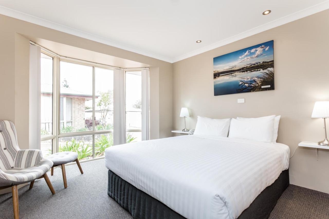 Three Bedroom Spa Apartment (Full Kitchen and Laundry),1348908851:JPEG