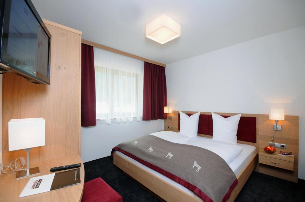 Standard Two-Bedroom Apartment,1583094894:JPEG