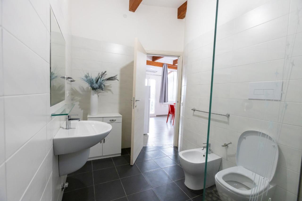One-Bedroom Apartment,1196866264:JPEG