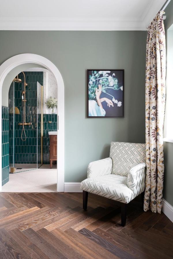 Medium Room