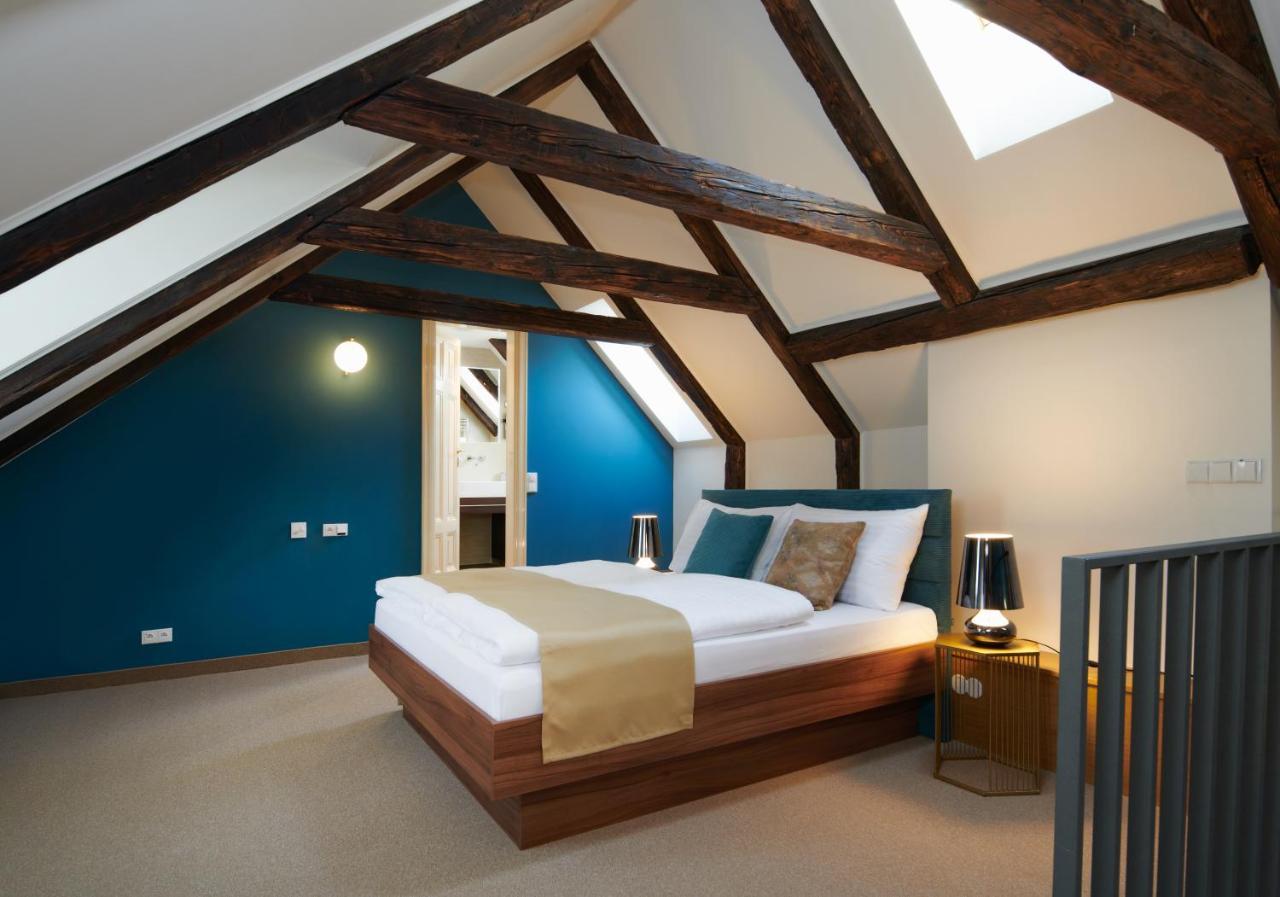 Attic Duplex One Bedroom Apartment,1708275157:JPEG