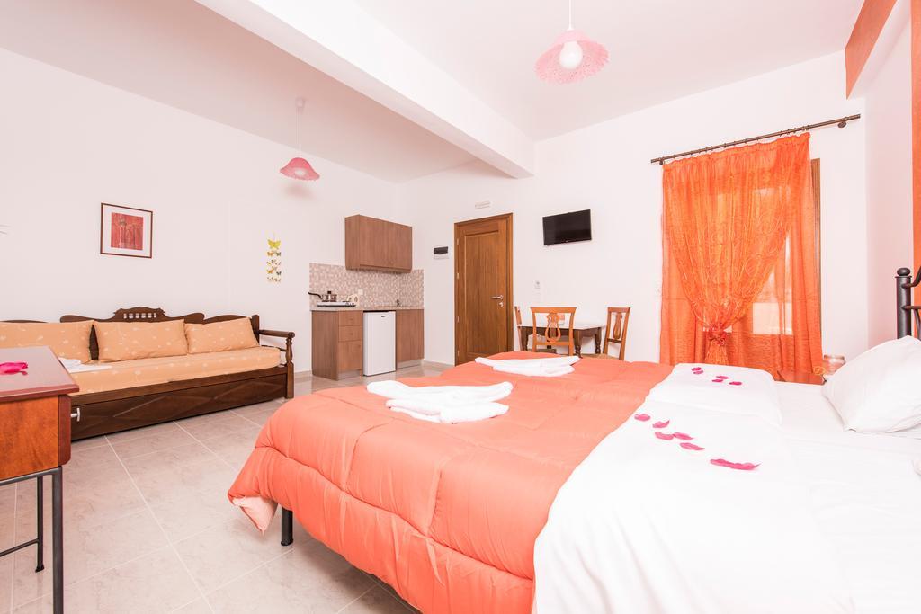Family Studio (3 Adults)