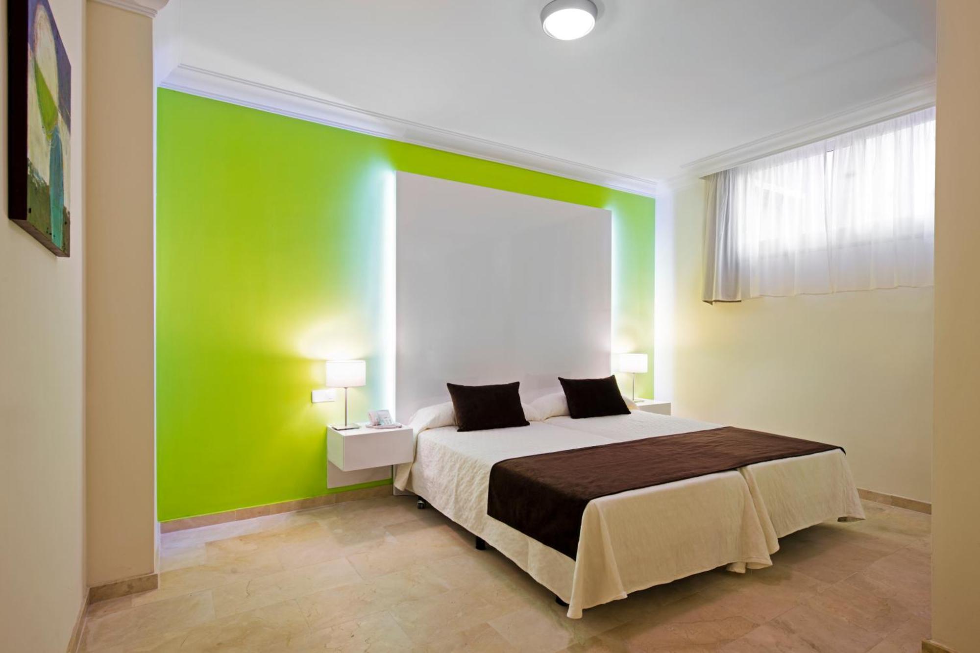 One-Bedroom Apartment (3 Adults + 1 Child),1207546915:JPEG