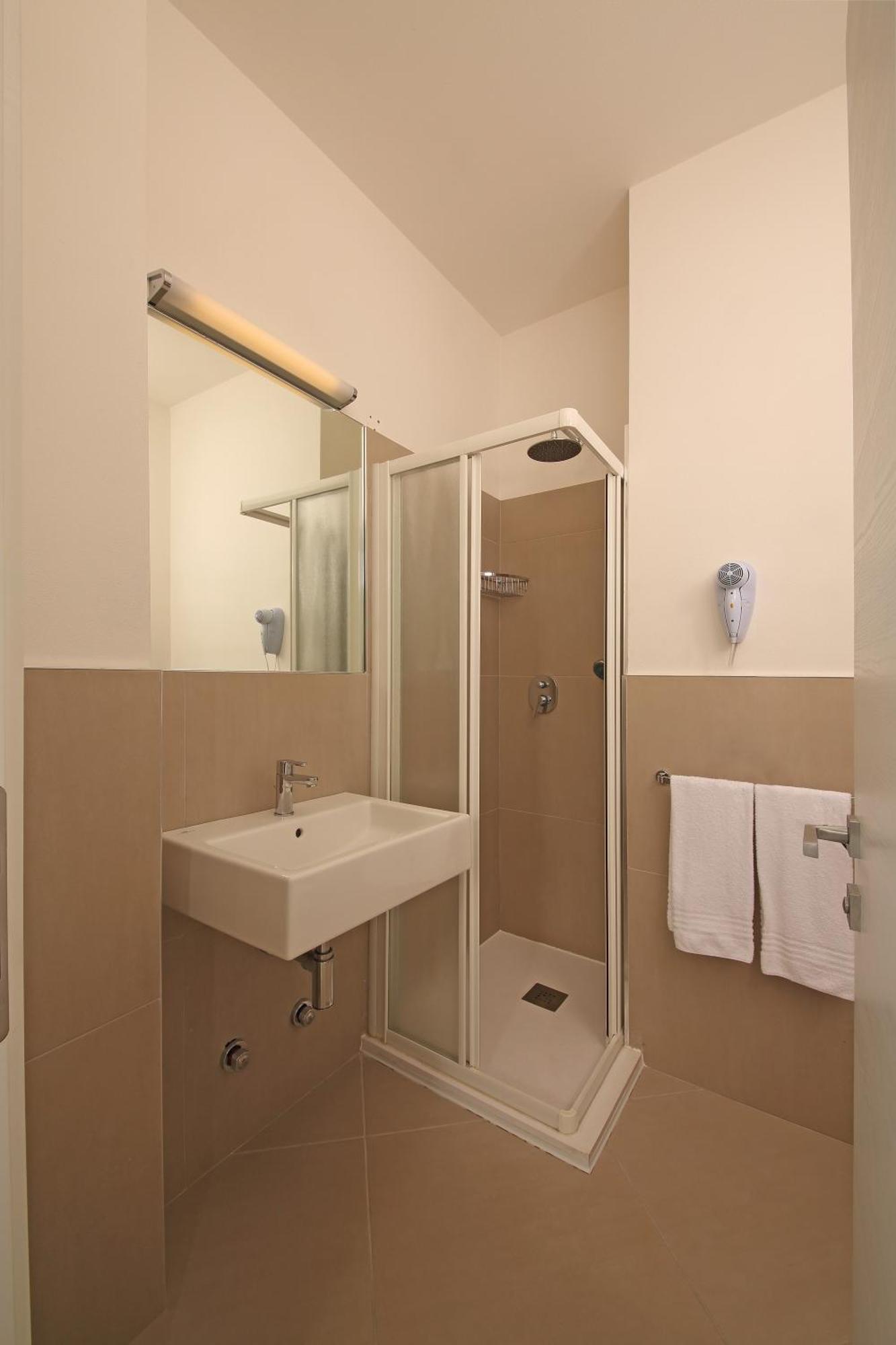 Double Room,1209692380:JPEG