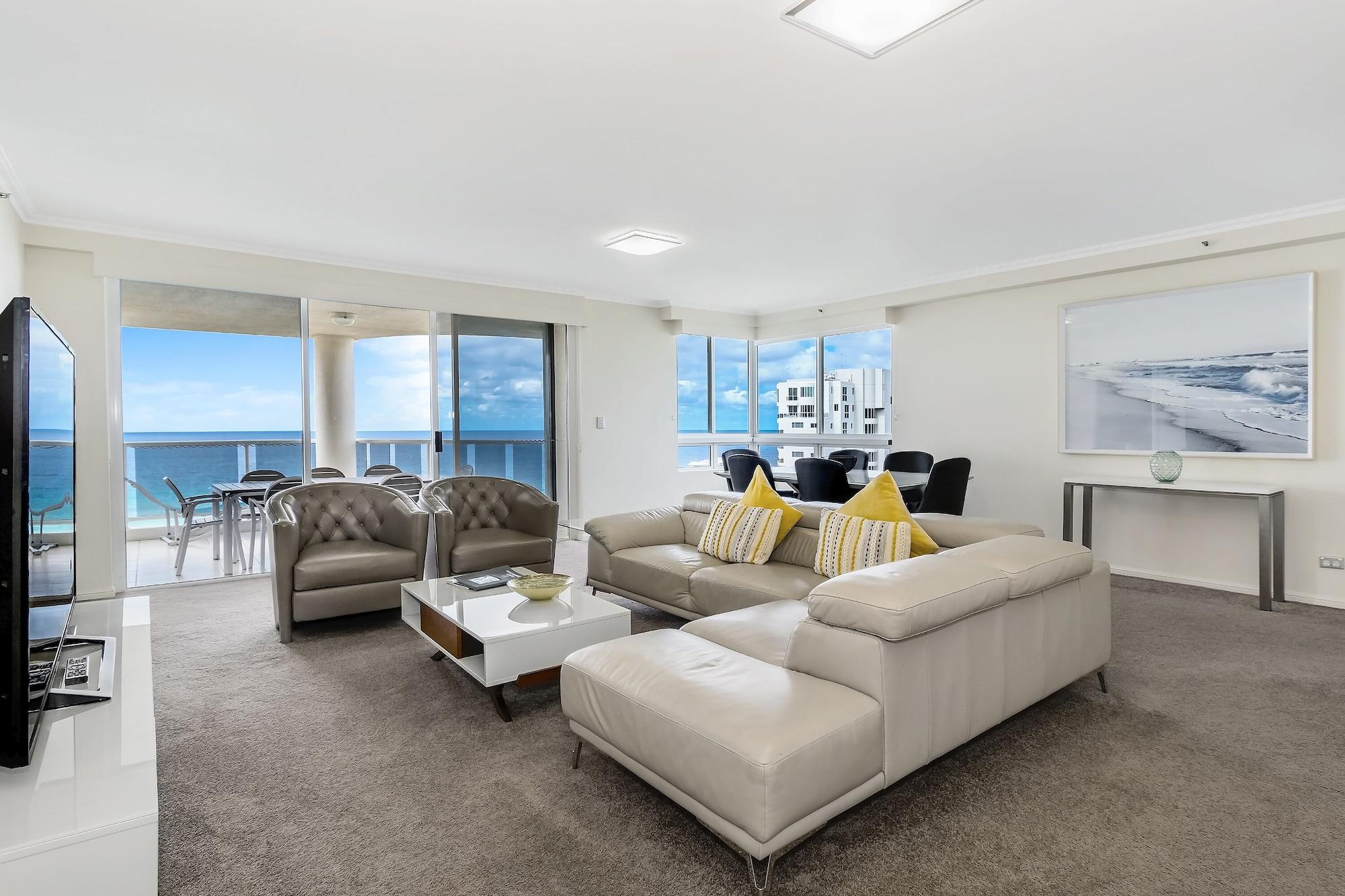 Superior Three-Bedroom Apartment with Ocean View