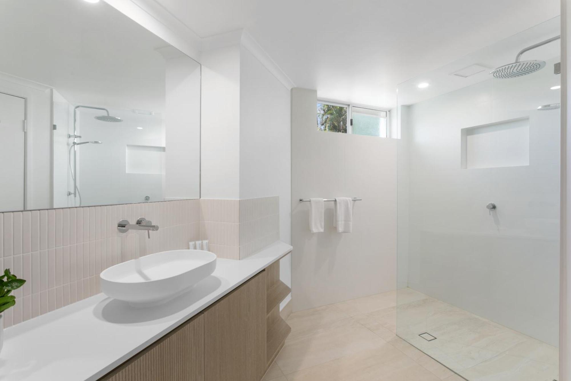 Three-Bedroom Penthouse Apartment with Rooftop Spa