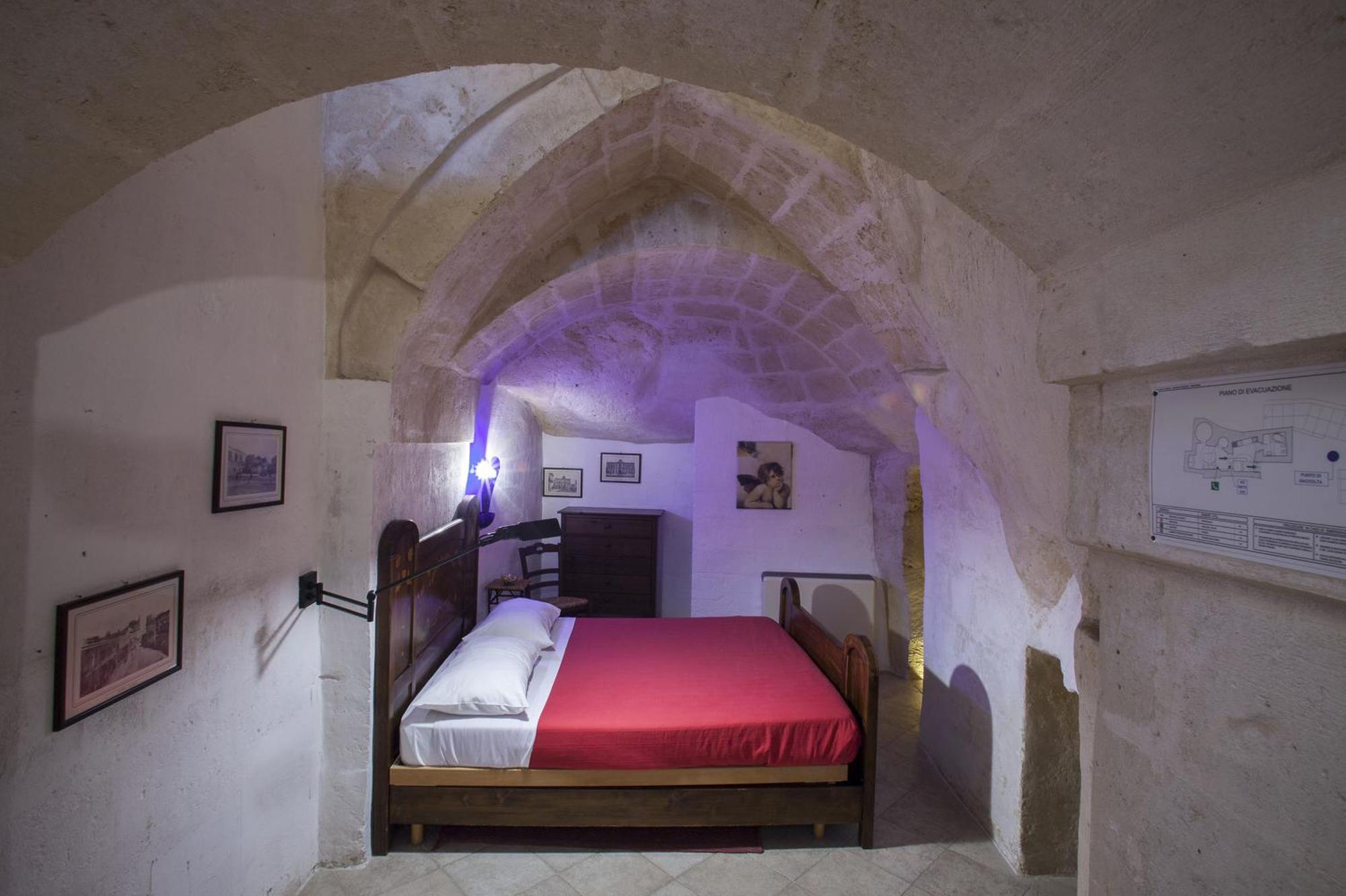 One-Bedroom Apartment,1216390054:JPEG
