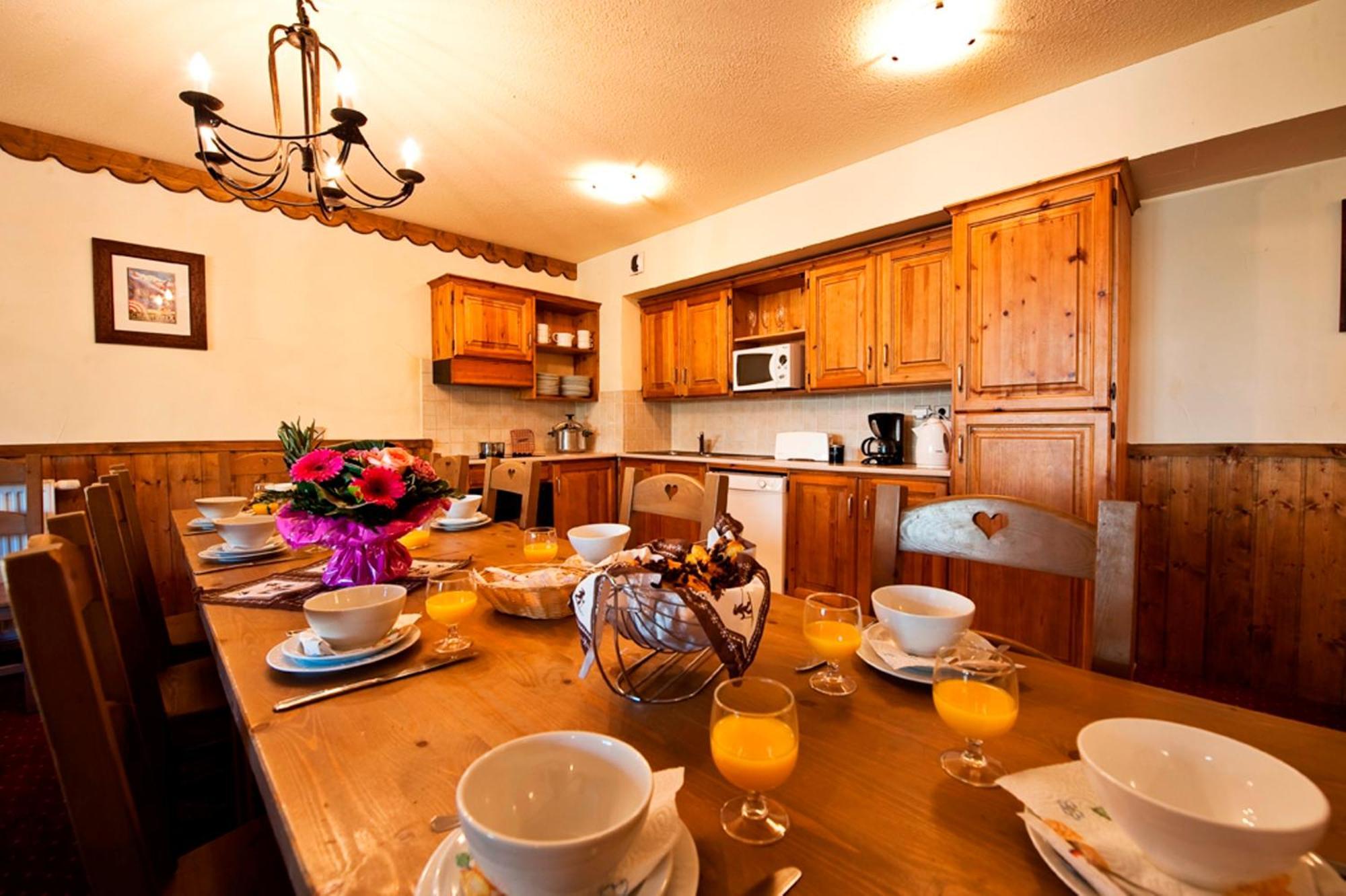 Apartment (10 - 12 Adults)