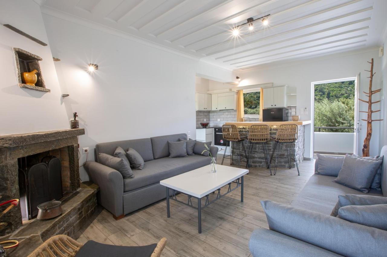 Family Suite (2 Adults + 2 Children)