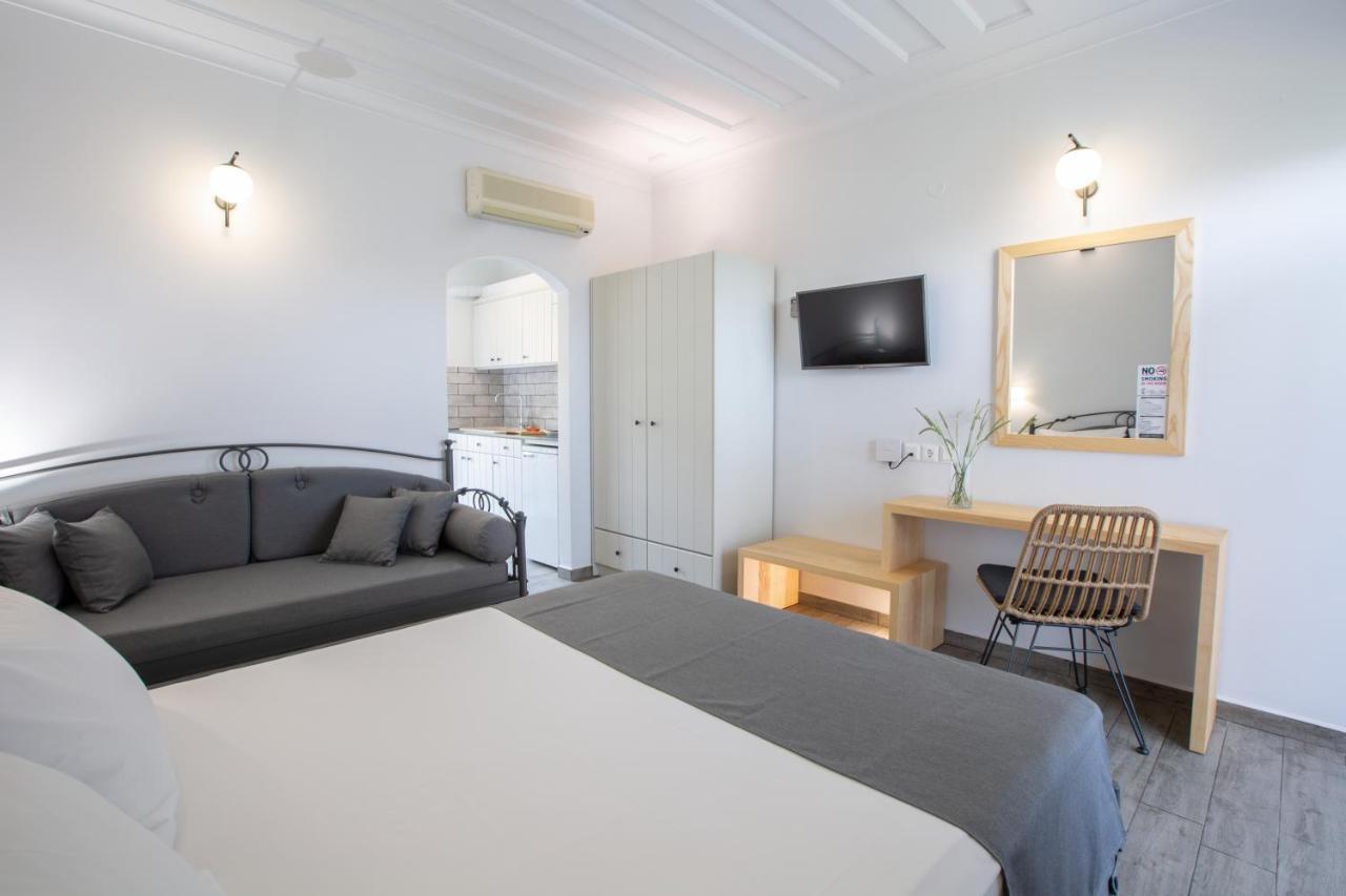 Studio close to the pool