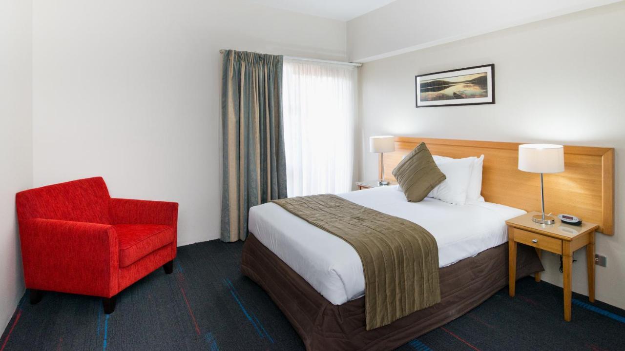 Executive One-Bedroom Apartment Limited Housekeeping