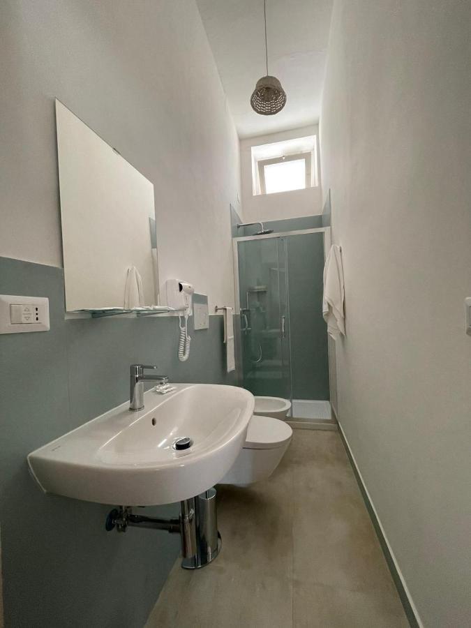 Large One-Bedroom Apartment,1253410453:JPEG