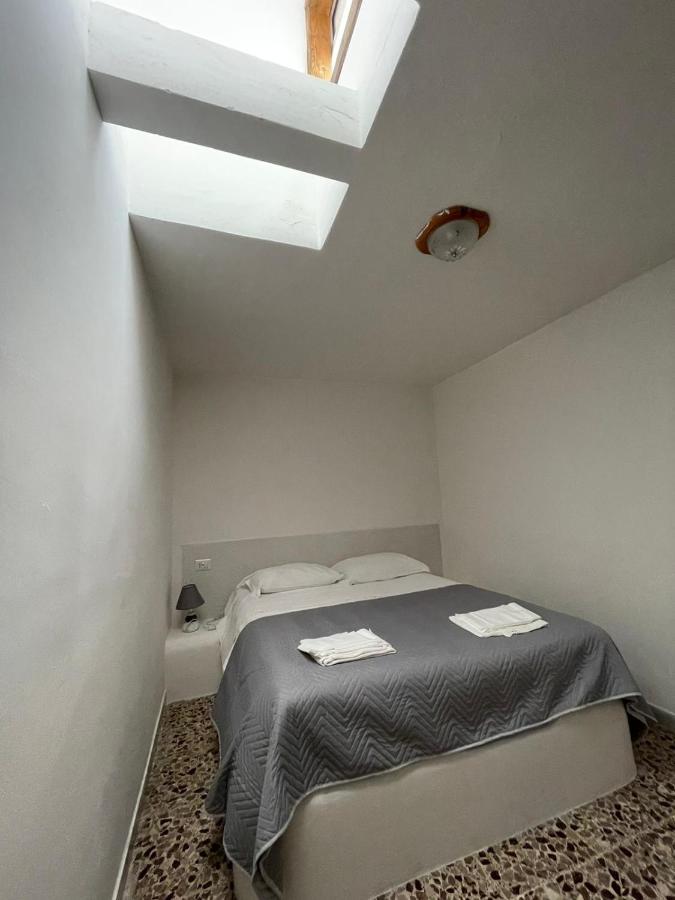 Large One-Bedroom Apartment,1253424703:JPEG
