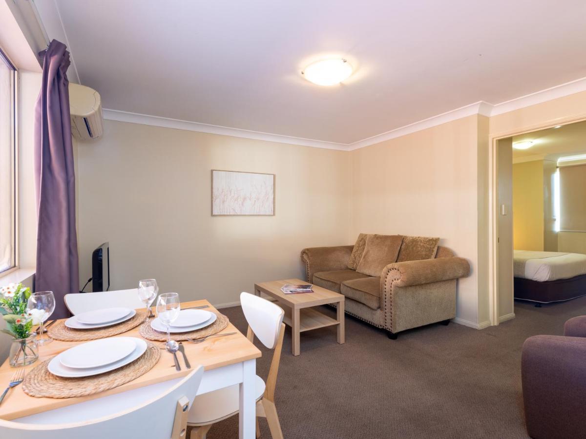 Two-Bedroom Apartment - 1 Queen Bed & 2 Single Beds