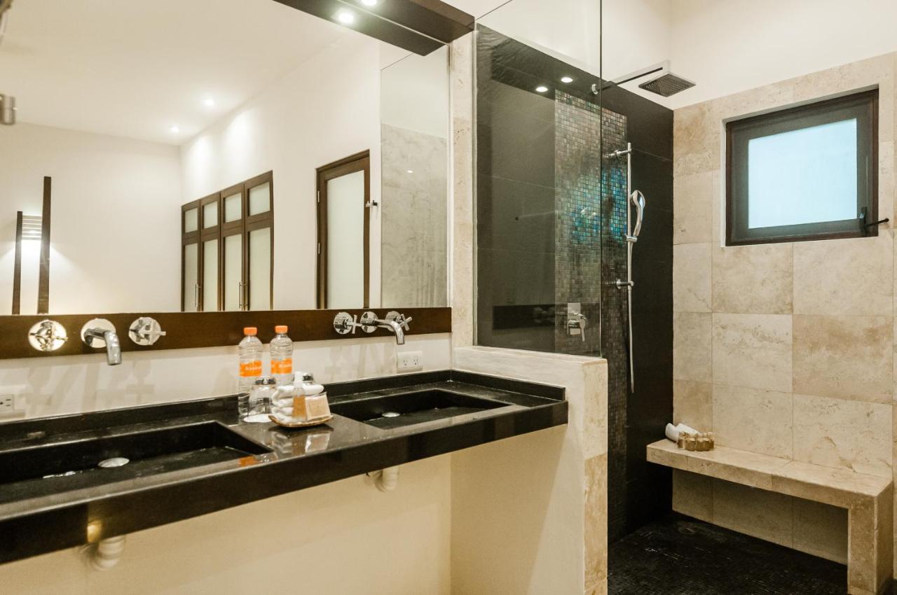 Luxury Swim Up One Bedroom