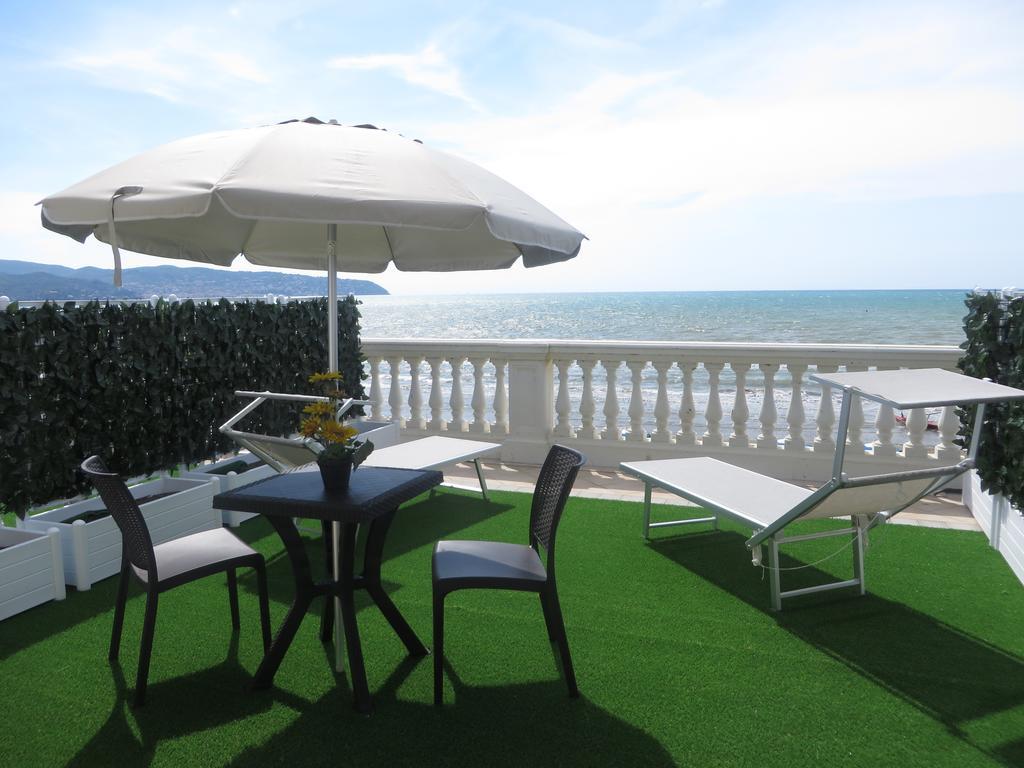 Double or Twin Room with Sea View,125806491:JPEG