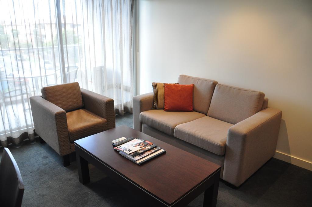 Two-Bedroom Interconnecting Apartment,685083054:JPEG