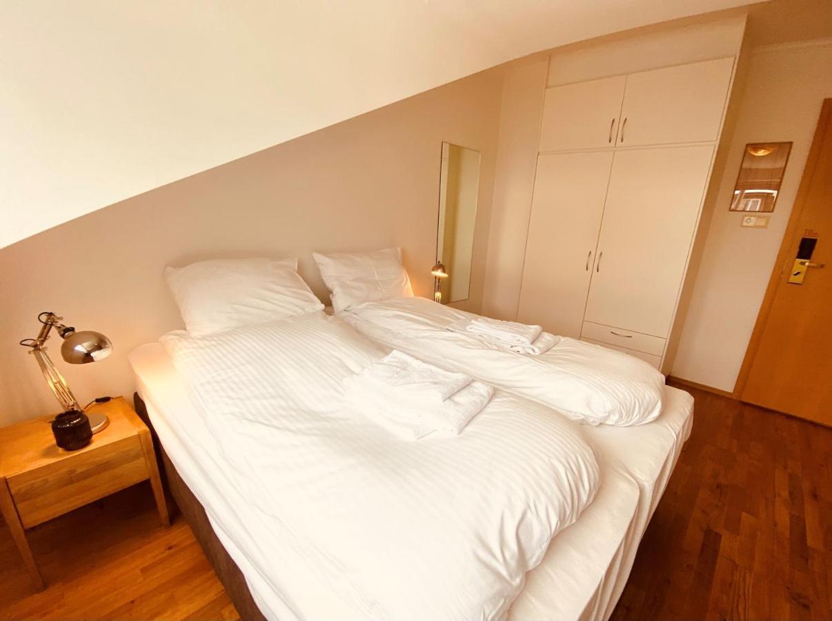 Twin Budget Room