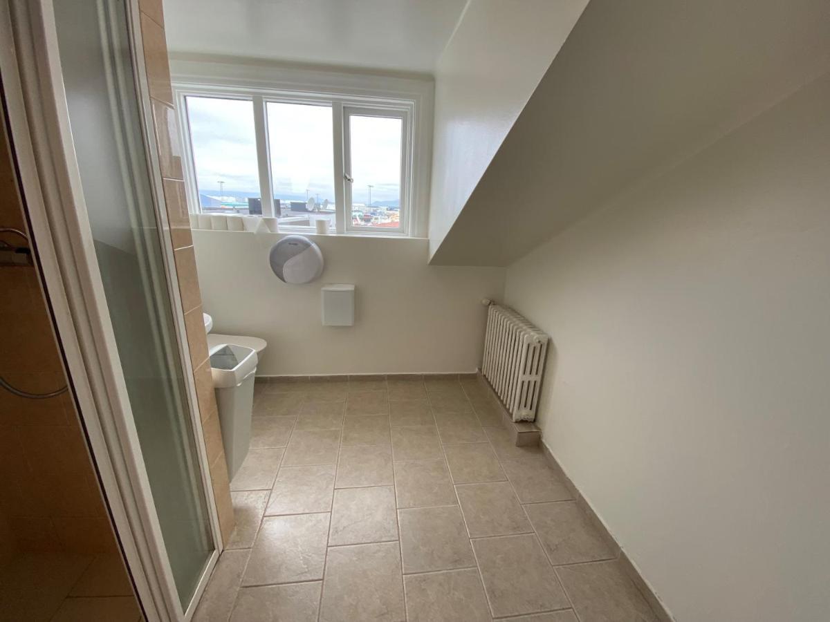 Twin Budget Room