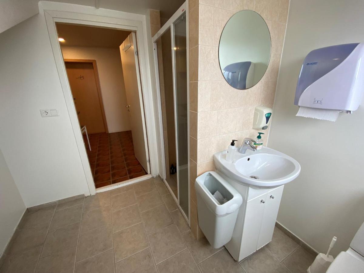 Twin Budget Room
