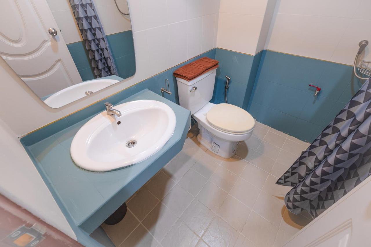 Double Room Shower 5th & No Lift