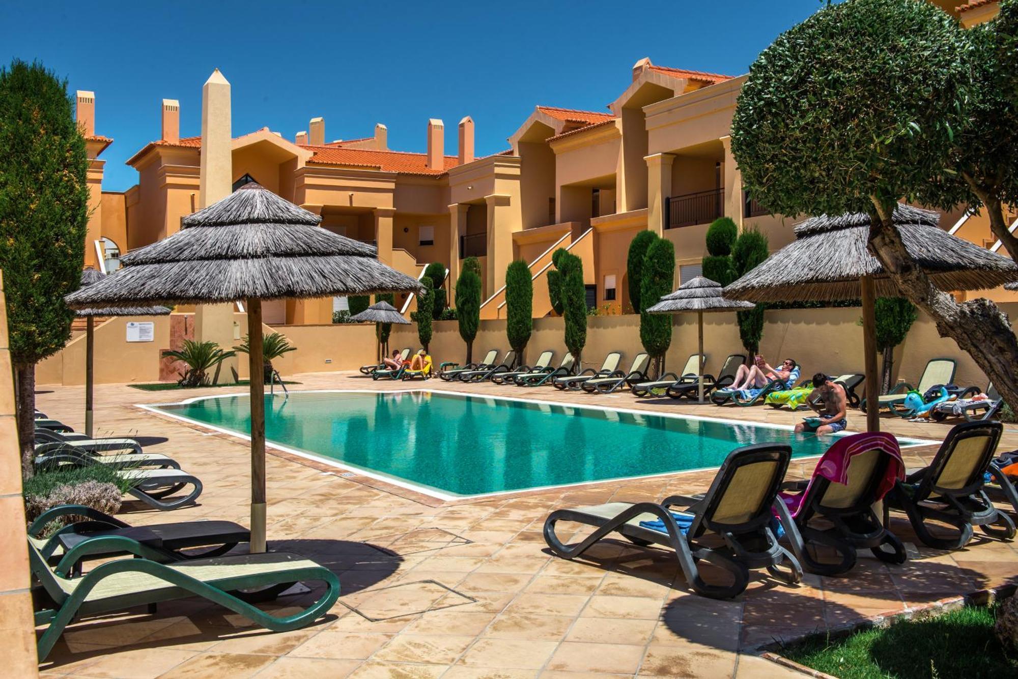 Two-Bedroom Apartment Pool Side,263859297:JPEG