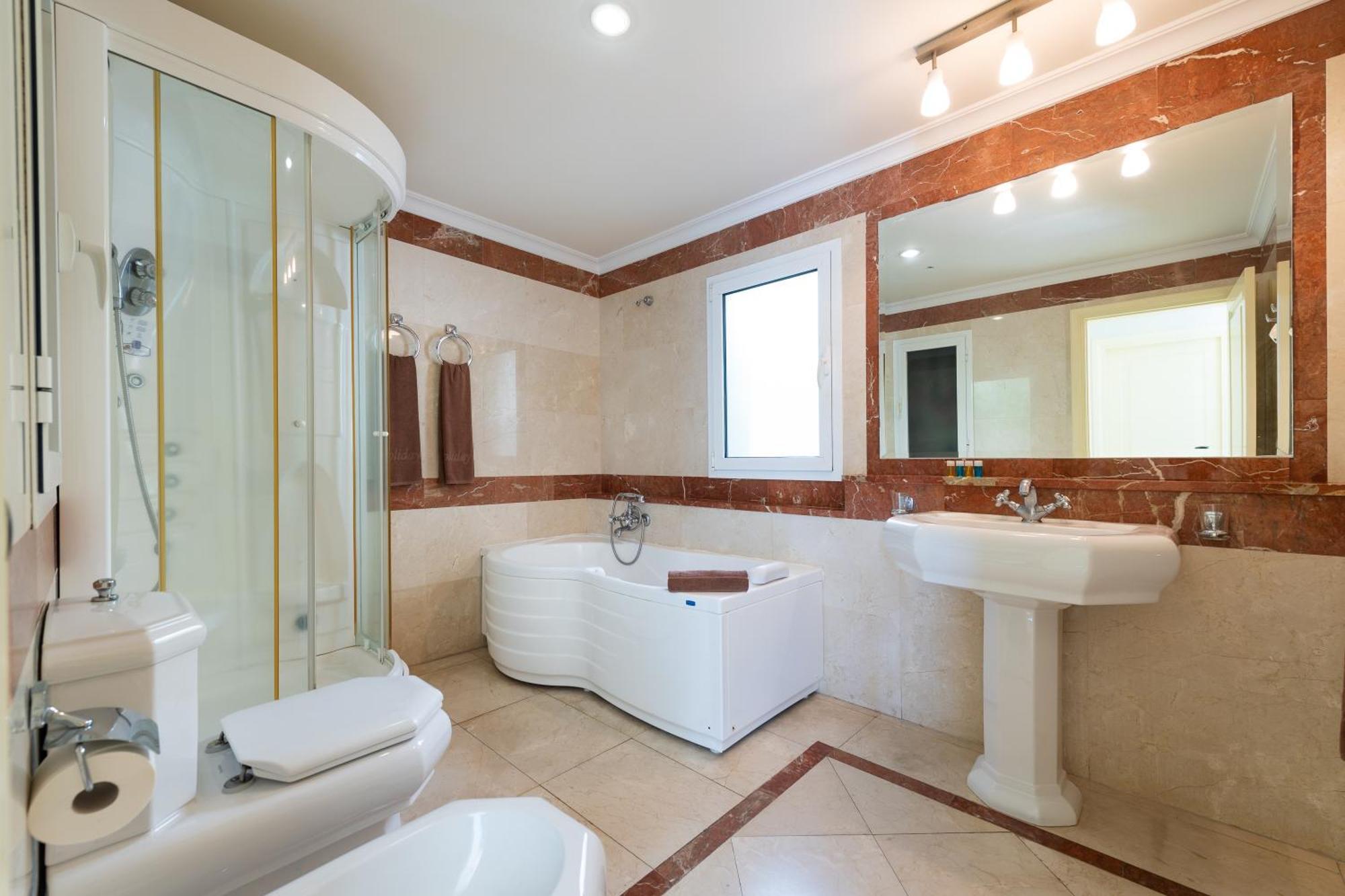 Two-Bedroom Apartment Jacuzzi,1679615481:JPEG