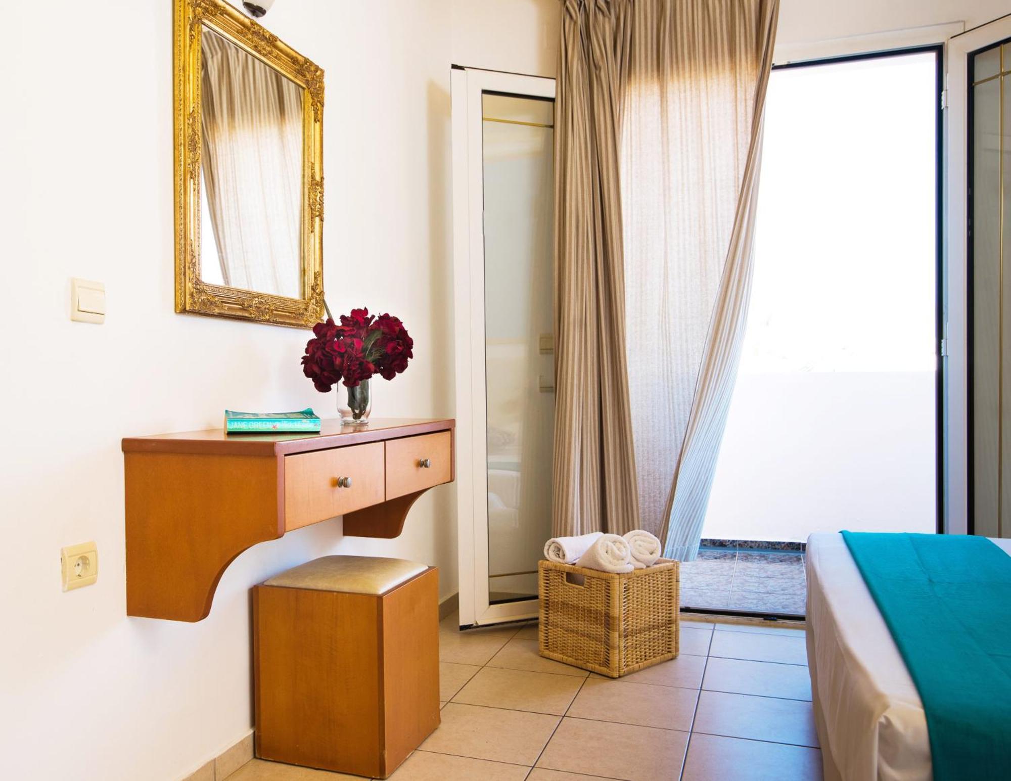 Standard Triple Studio with Side Sea View,1278936676:JPEG