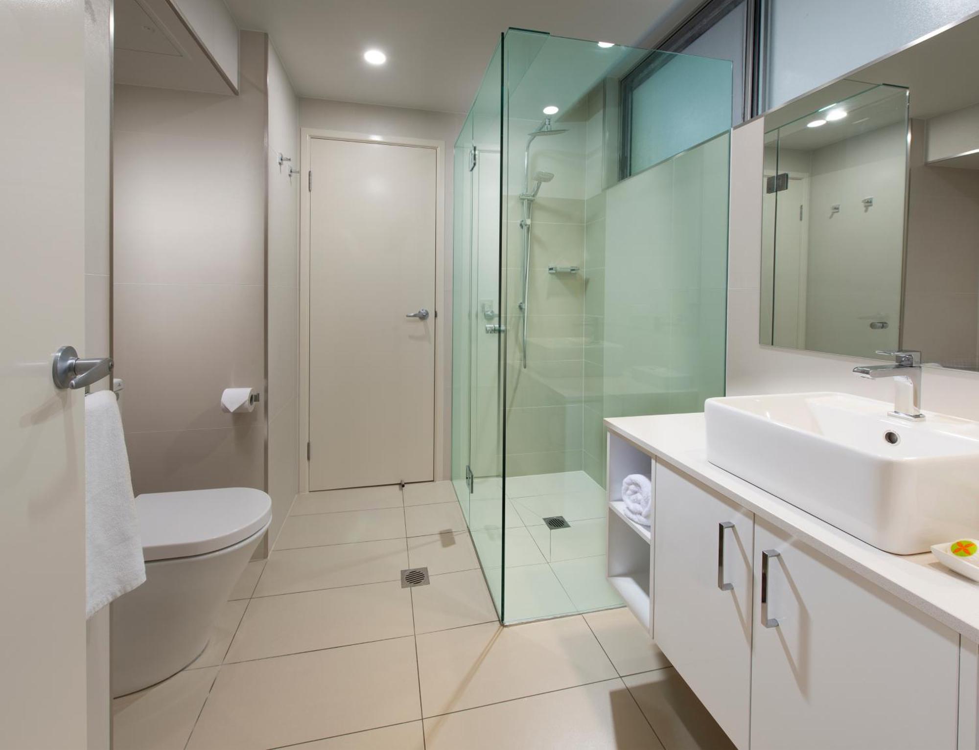 Deluxe One-Bedroom Apartment with Sea View